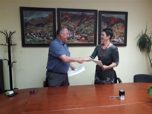 Podpis pogodbe za izgradnjo pločnika in javne razsvetljave na Štrekljevcu 1